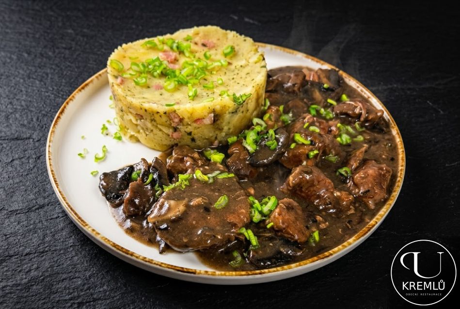 150g Vepřové na houbách, šťouchané brambory
